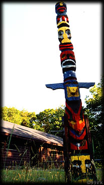 totem2.jpg (29085 Byte)